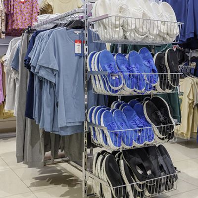 Напольные стойки для одежды Global (с вертикальной перфорацией) Напольные стойки для одежды Global (с вертикальной перфорацией)