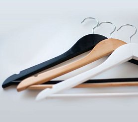 Вешалки и плечики для одежды деревянные 